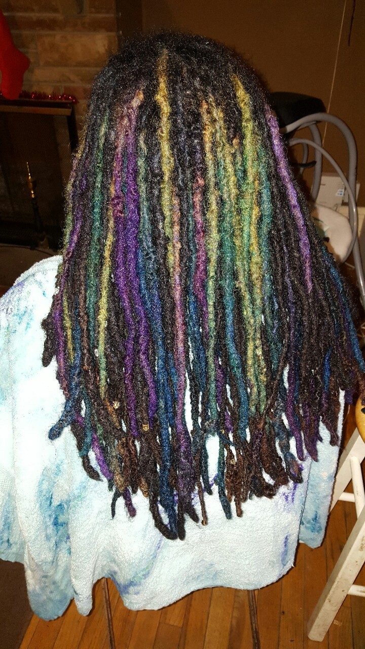 dynastylnoire:  My first move of 2k16 was taking the yarn off my locs and getting