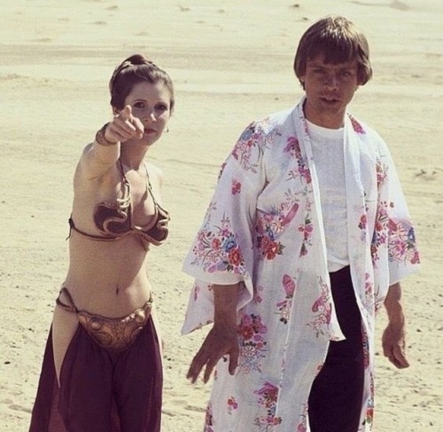 thelaststarwars:Mark Hamill on set wearing Carrie Fisher’s robe