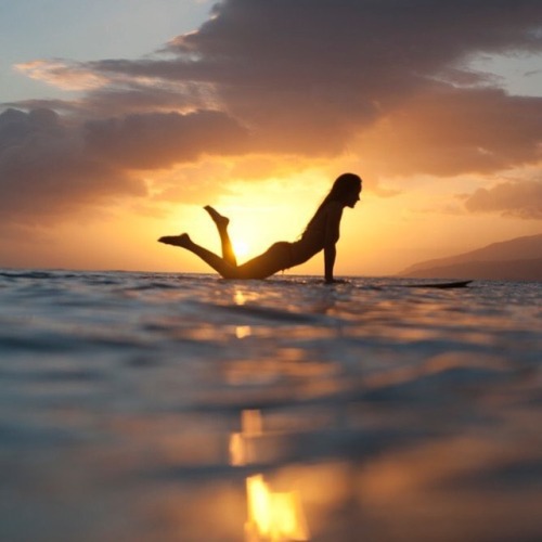 Golden hour _________________ #goldenhour #girl #photography #posing #sunset #woman #bikini #beach #