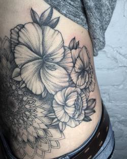 sashatattooing:  🌸🌿 Flowers are healed