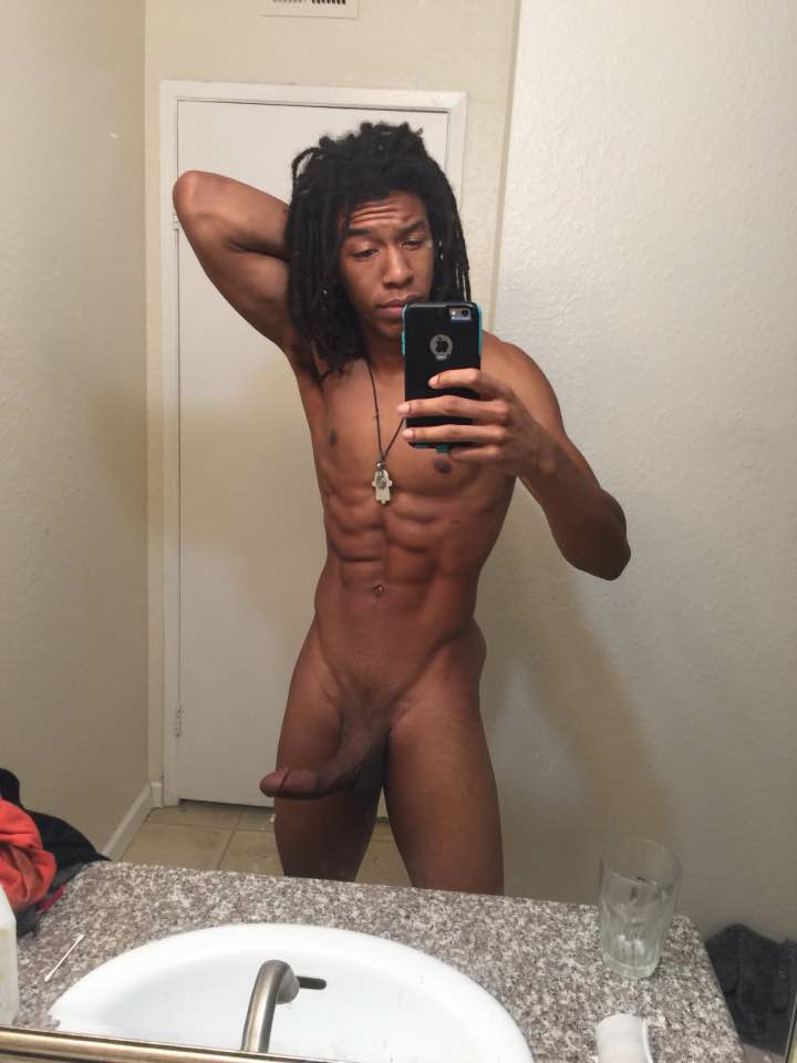 itsmeboiwonder:  itshbcusextapes:  therealhoodfreak:  Are u grabbin his dreads or