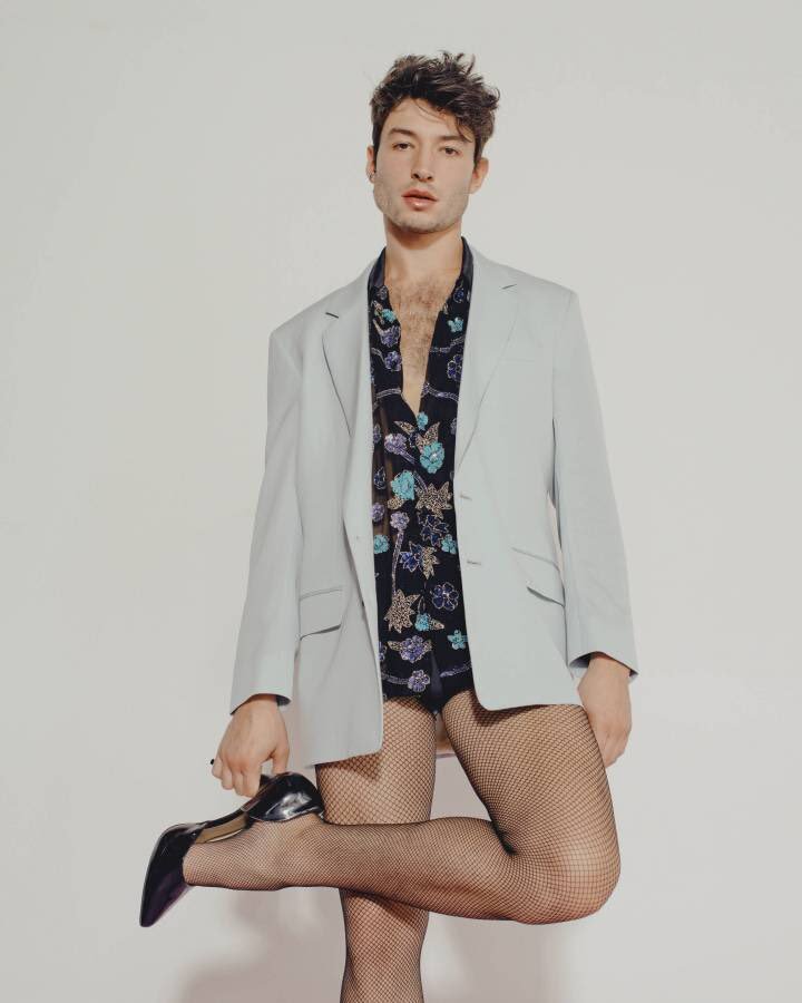 ohthentic:  davidmeetstmblr: Ezra Miller back at it again    Oh 