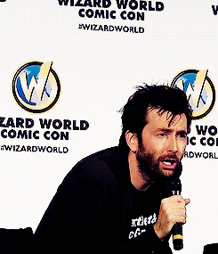 david-tennant-gifs:Fan offers David a miniature platic cow @ Wizard World Comic Con 2015Yes, you read that right. This was literally the first video I saw of WWCC. I’m done.[x]