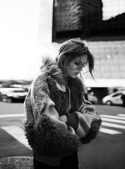 voguelovesme:  Josephine Skriver by Riccardo