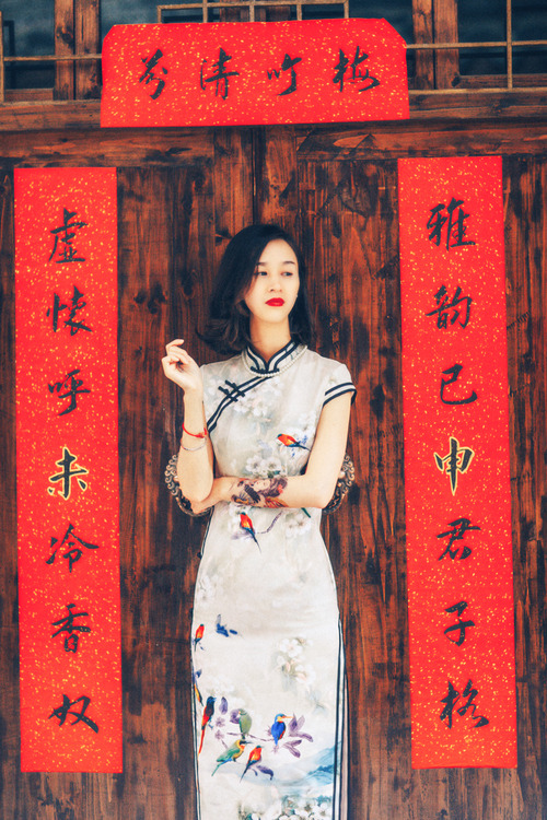 fuckyeahchinesefashion:  QIPAO by  月亮上的diadia