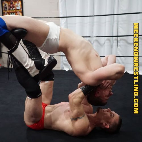 @coldcolecassidy vs @max_ryder321 Weekendwrestling.com#suspendedsurfboard #painfulwrestling #gaywr