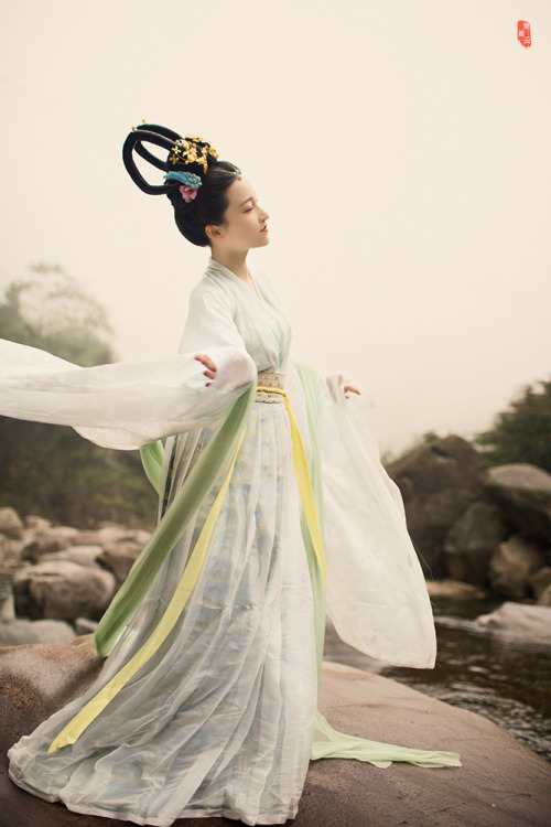 traditional chinese hanfu photography by 东边糖糖云