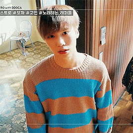 aztro:  sleepy puppy sweater paws (ˊ(❢)ˋ)   ！  