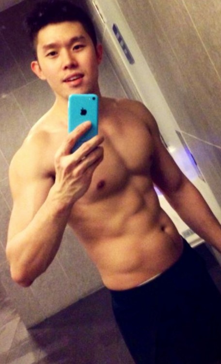 asianmusclefetish:  Original post: asianmusclefetish.tumblr.com  good looking