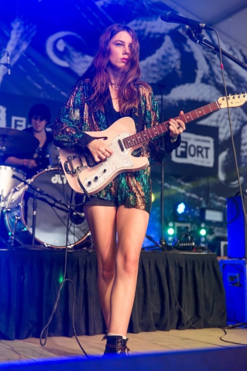 joygabriel: Ellie Rowsell of Wolf Alice Austin, Texas - March 19, 2015