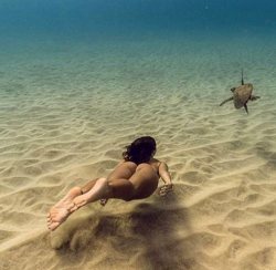 all-things-beautiful-and-sexy:  jack-s-world:Come with me .. i know a shortcut ! What an amazing photo. A beautiful, sexy and naked female, and a turtle, underwater. Exquisite image!