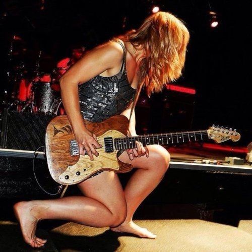 musicman69love:  Samantha Fish diggin in with her Telly.