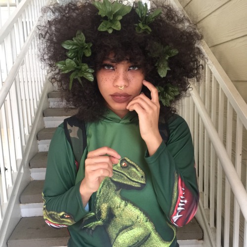 australopithecusrex: kieraplease: Anon: Stop putting flowers in your hair Me: LEAF ME ALONE LOOK AT 