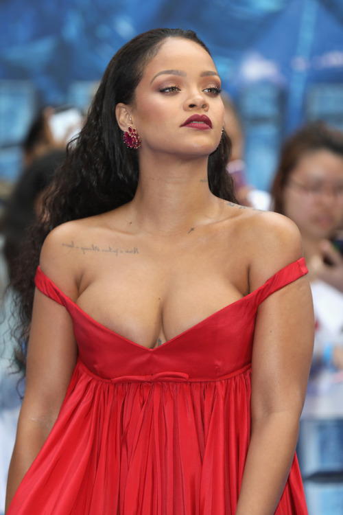 choice36c:Hot Sexy Black Ebony American Goddess Rihanna and her Juicy Ripe Melons