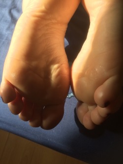 ellessexyfeet:  Post Footjob stills