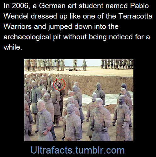 ultrafacts:Pablo Wendel, made up like an ancient warrior, jumped into a pit  showcasing