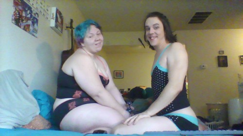 chubbymermaidnsfw: Oh hey look, we sorta match? Lol not really but still ♥ Yeah she’s cute a