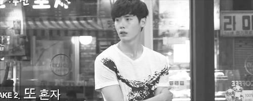 blackm-92:  In Lee Jong Suk’s Mind : - What the fuck is this ?  -What the fuck is that ? -Who the fuck are you ?    Haha Poor lost puppy ! ^^
