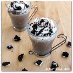 gastrogirl:  light oreo cookie frappe. 