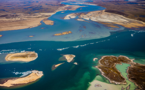 When bodies of water meet, they don’t always mix right away. Here we see the confluence of the