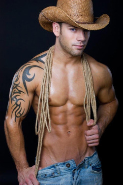 h0tdude:  amanthing:  Visit amanthing Hunk Edition Blog    