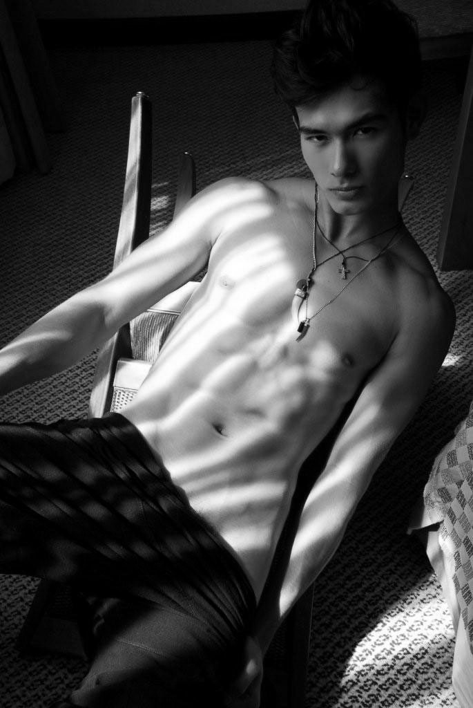 🐧 You Must Be Gay+ To View This Blog*