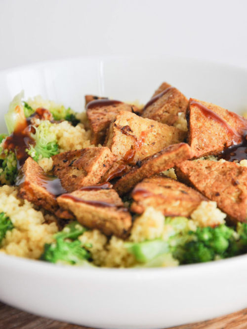 tinykitchenvegan:BBQ Couscous Bowl with Tofu