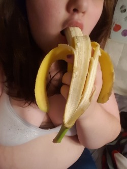 bigbootypandamoo: It took me three bananas