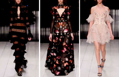 fashion-runways:Alexander McQueen at London Fashion Week Fall 2016if you want to support this blog c