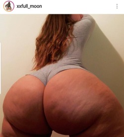 freakyboy4life:  Damn lot of ass  😮