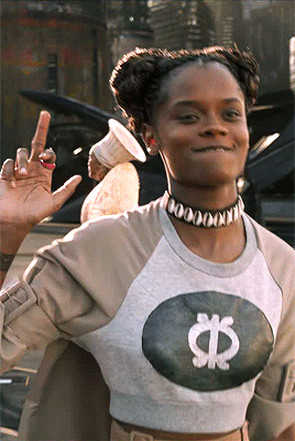 letitiawrights:“The outfit Shuri is wearing in this scene features an Adinkra symbol (cultural visua