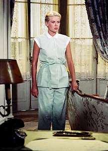 vespermartiniarchive-deactivate: Grace Kelly wearing designs by Edith Head in To Catch A Thief (1955)