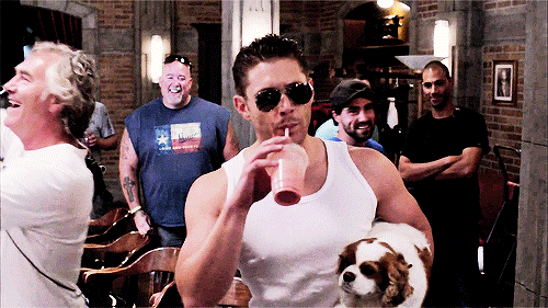 mishasminions:  JENSEN IN SHORT SHORTS AND A TANK TOP #ARMS #LEGS THIS IS SO IMPORTANT