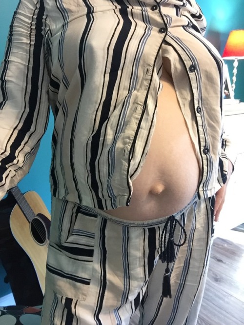 absinthelaveep: Pajama party strip tease.