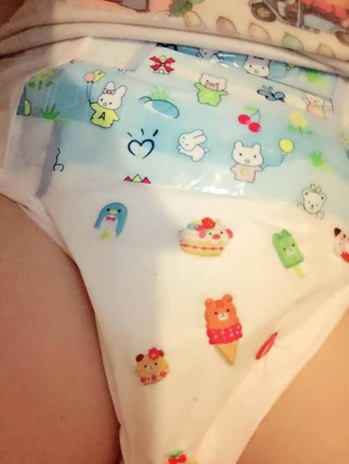 brattybedwetter: My little girl put stickers all over her big crinkly diapey!!  She’s such a playful little padded brat.  Do you think they’d come off if I spanked her enough times? ~ Daddy Anthie 