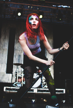 memze:  katuriankaturiankaturian:  Who is this and when I can I be her.    Troian, Hayley Williams :)