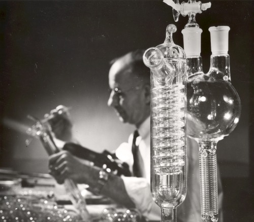 cenchempics: PYREX TURNS 100Corning is spending this year celebrating the 100th anniversary of the c