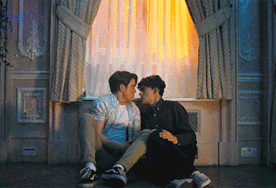 duckflyfly:Would you kiss me? Yeah.