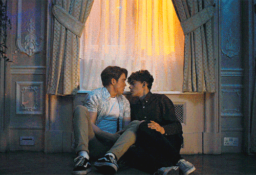 duckflyfly:Would you kiss me? Yeah.