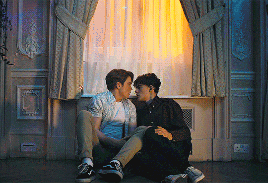 duckflyfly:Would you kiss me? Yeah.