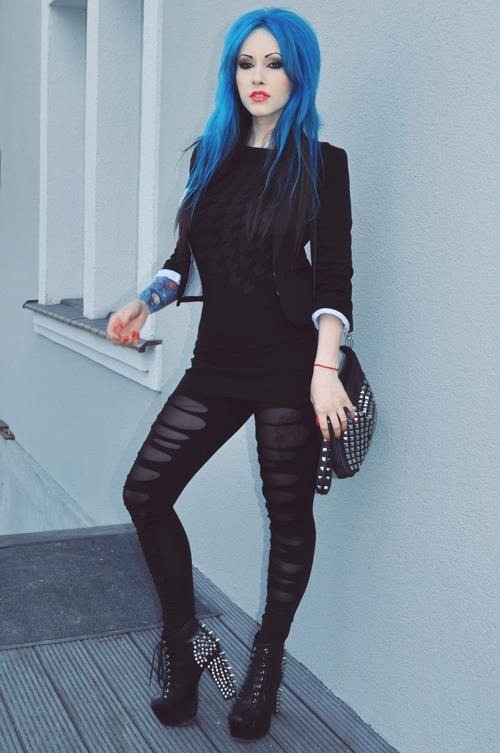 myopenshirt:  Black and blue all over…