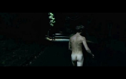 famousmennakeduk:  Ed Speelers known for starring in Eragon and Downton Abbey shows his sexy bum in Love Bite 