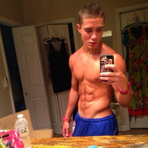 dudes-at-noon:  Austin Patselas
