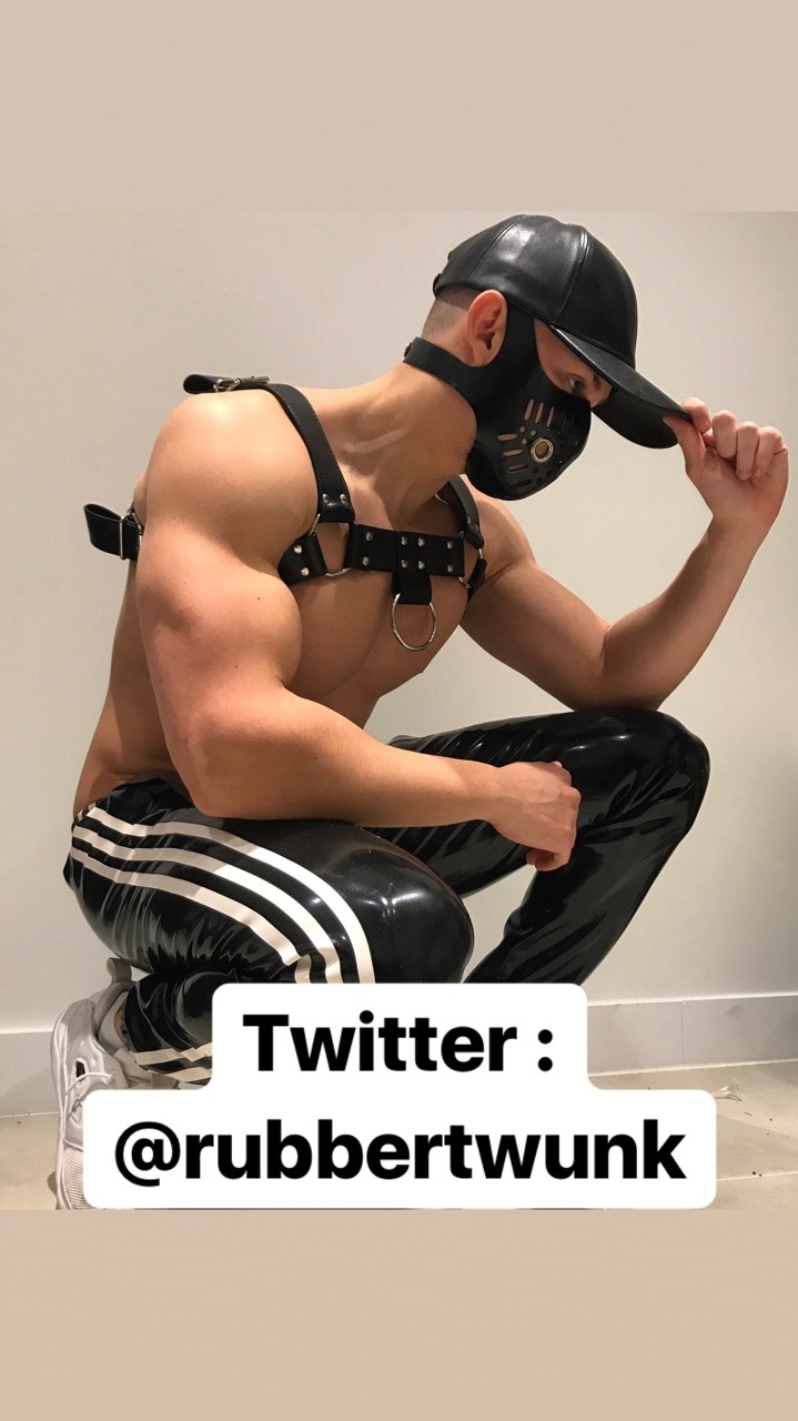 rubbertwunk: Follow me on Twitter ! Reblog this ! 