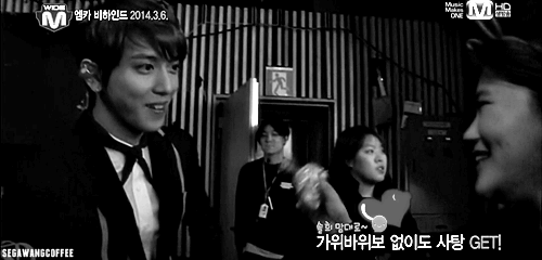 segawangcoffee-deactivated20150:  Yonghwa getting flustered over receiving candy 