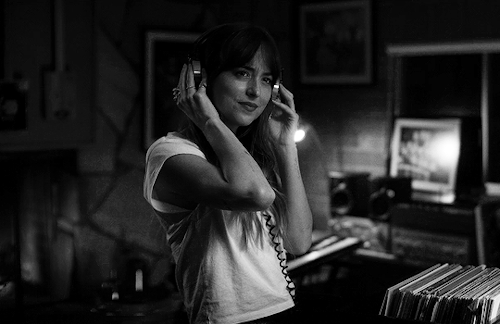 femaledaily:Dakota Johnson as Maggie Sherwood in The High Note (2020).