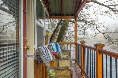 treehauslove:  Washougal Riverside Treehouse. A nice cabin style treehouse with the porch overlooking the Washougal River. If that is not enough, there’s a hammock for the lazy days and nice readings. Located in Washougal, Washington. Keep reading