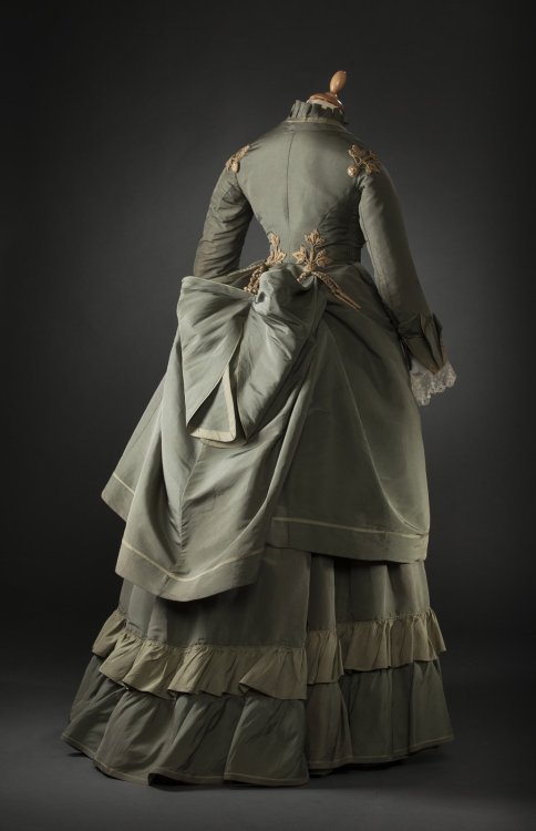 Worth afternoon dress ca. 1870-72From Tessier & Sarrou