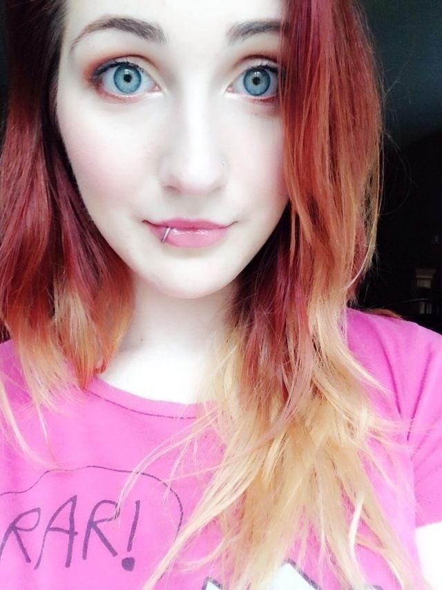 titsformiles:  messyfakemodel:This was my summer goto. Such beautiful eyes