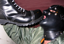 aysskin:  BOOT WORSHIP